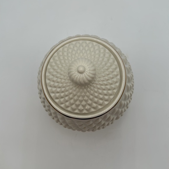 Belleek Heritage Collection Diamond China Biscuit Barrel/Jar - Picture 7 of 16